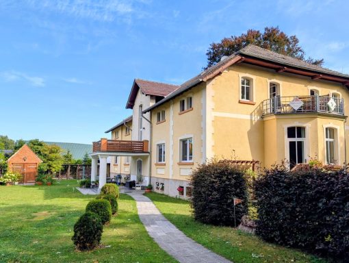 Eingang zum Gutshaus Eingang zum Gutshaus