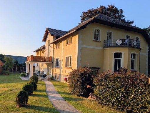Eingang zum Gutshaus