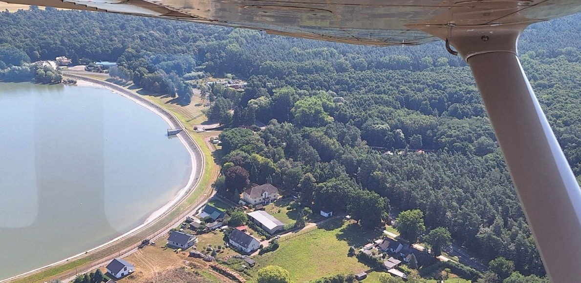 Luftbildaufnahme vom Gutshaus mit Obersee Luftbildaufnahme vom Gutshaus mit Obersee