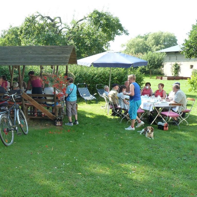weitere Aktivitäten gemütliche Kaffeerunde im Garten